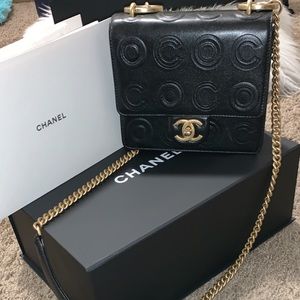 A brand new CHANEL crossbody bag!! Authentic!